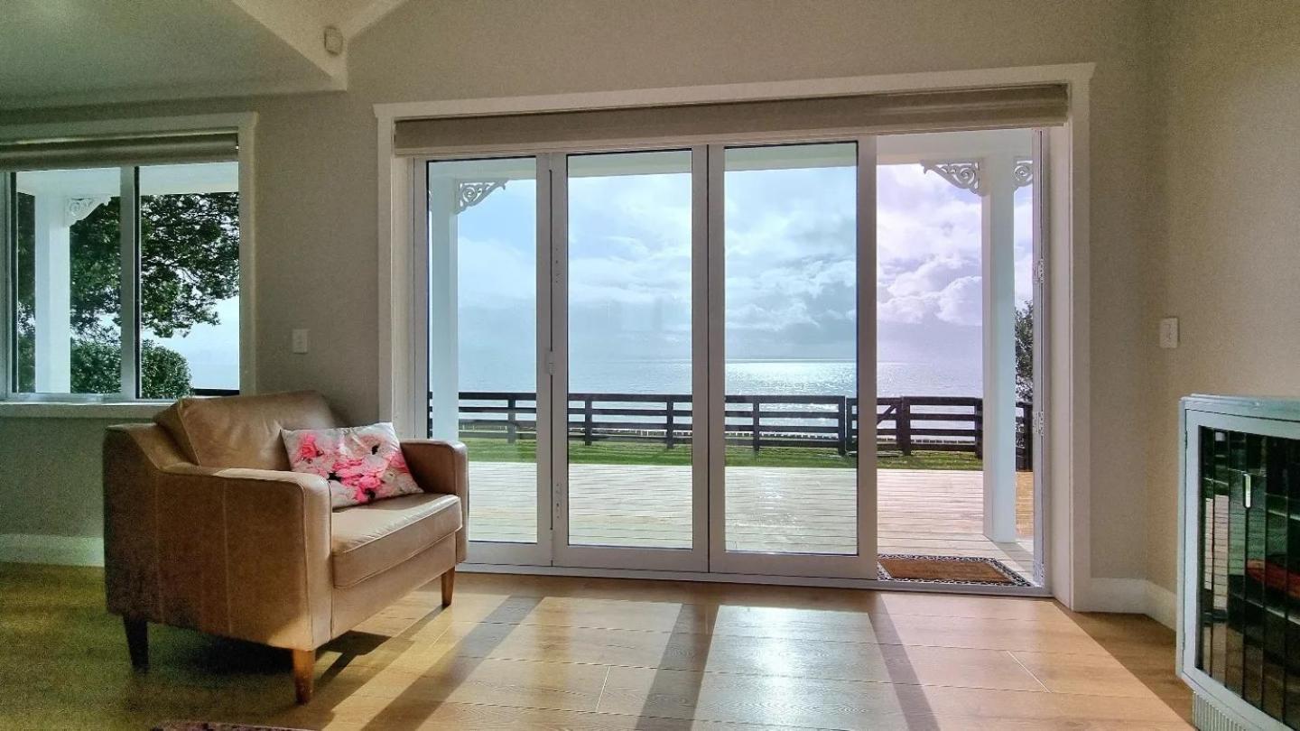 Red Rock Cottage, Beachfront Luxury Clarks Beach Exterior foto