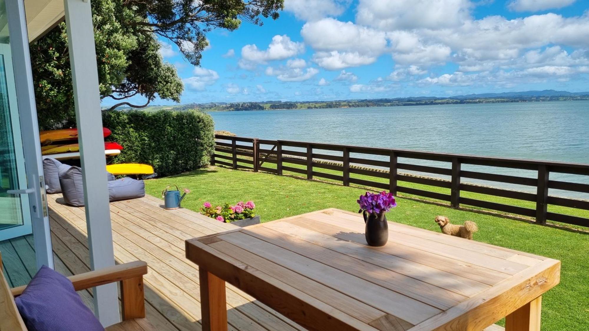 Red Rock Cottage, Beachfront Luxury Clarks Beach Exterior foto